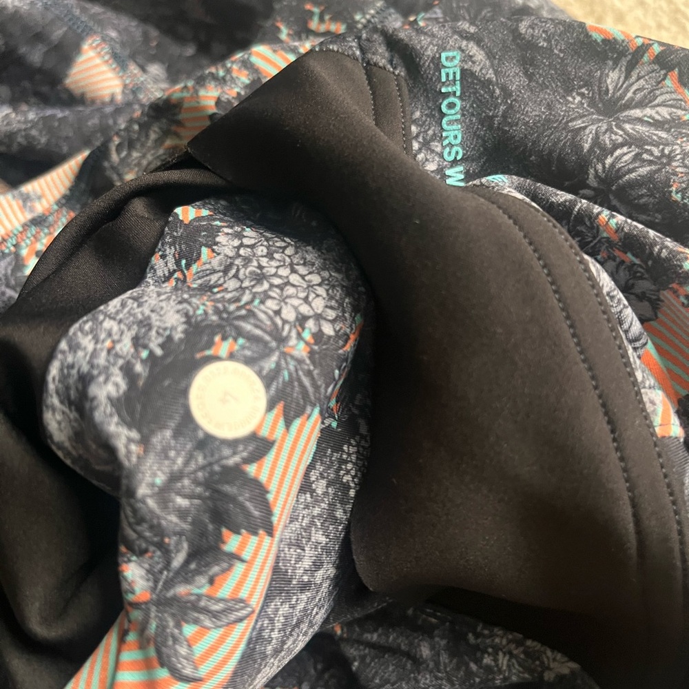 Lululemon pants for hiking jogging running size 4